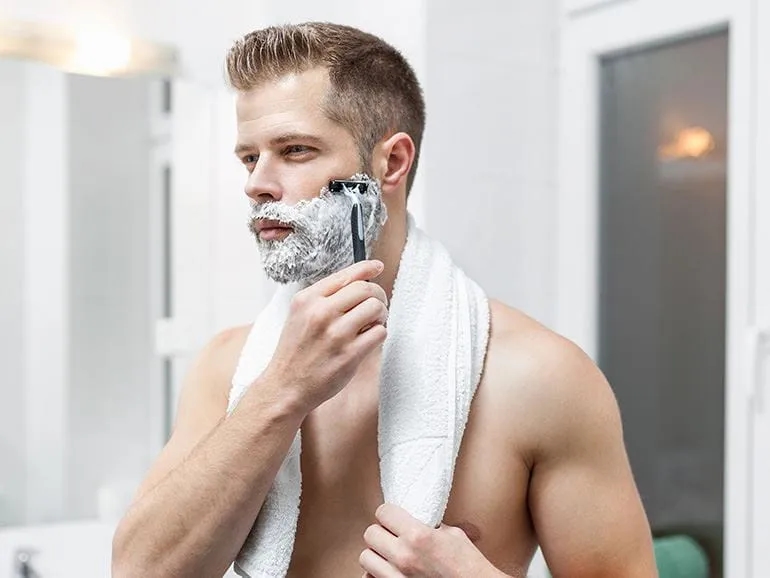Jak golić twardy zarost bez podrażnień – skuteczne metody i porady