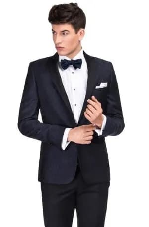 Mucha czy krawat na studniówkę? Który wybrać, by nie popełnić modowej wpadki