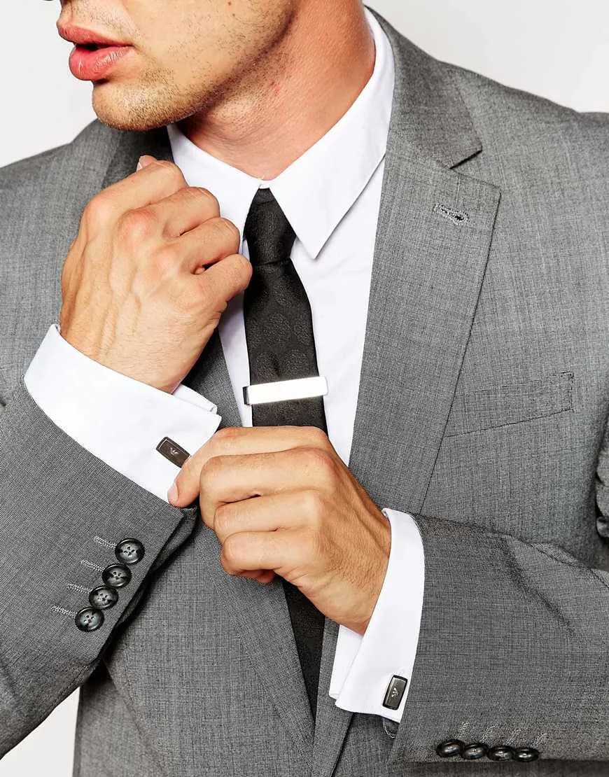 Czy warto nosić spinkę do krawata? Zalety, wady i porady stylistyczne